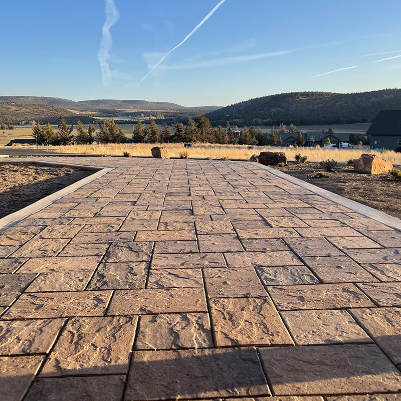 a walkway paved with Fieldstone paver from Oregon Block