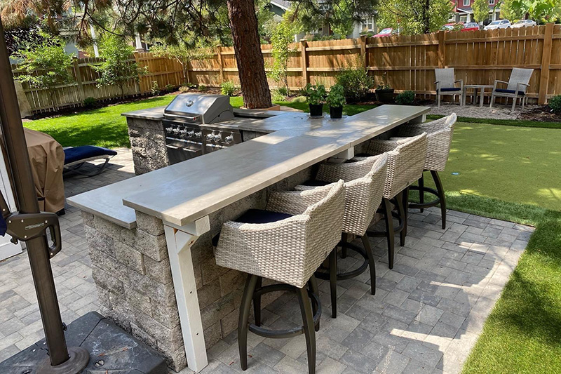 Oregon Block outdoor kitchen and accent