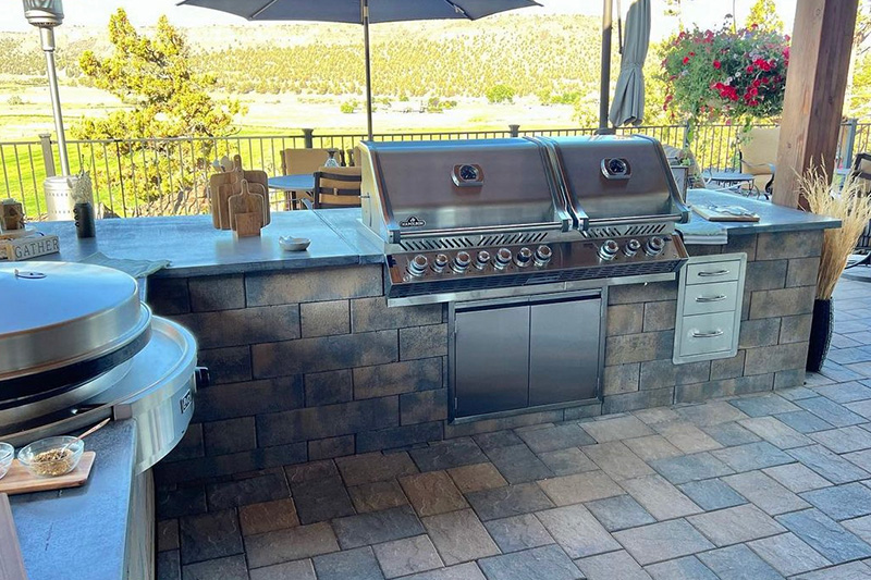 Oregon Block outdoor kitchen and accent